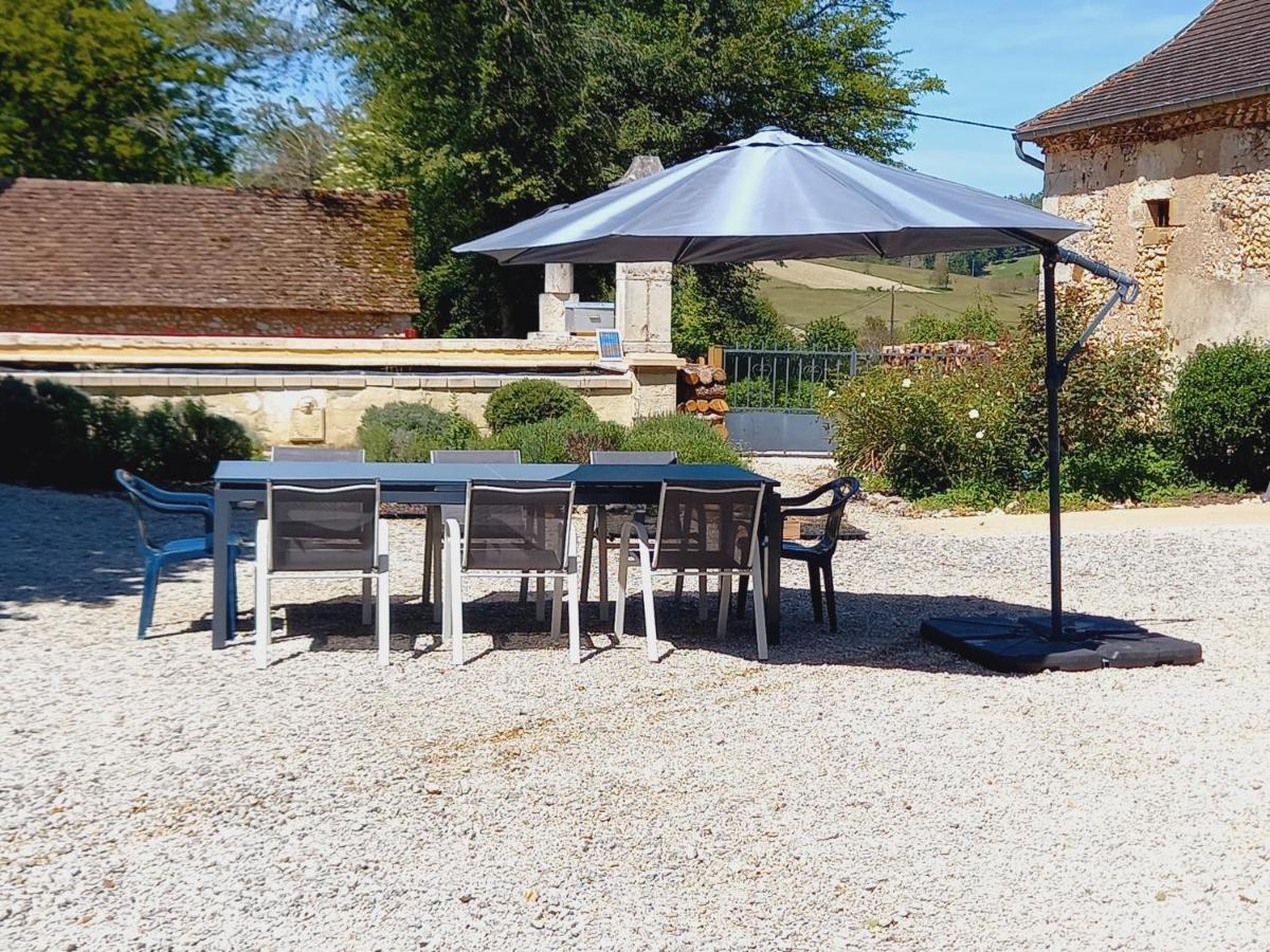 Au Pays De Jacquou : Chambre D'Hotes Et Table D'Hotes Fossemagne Eksteriør billede