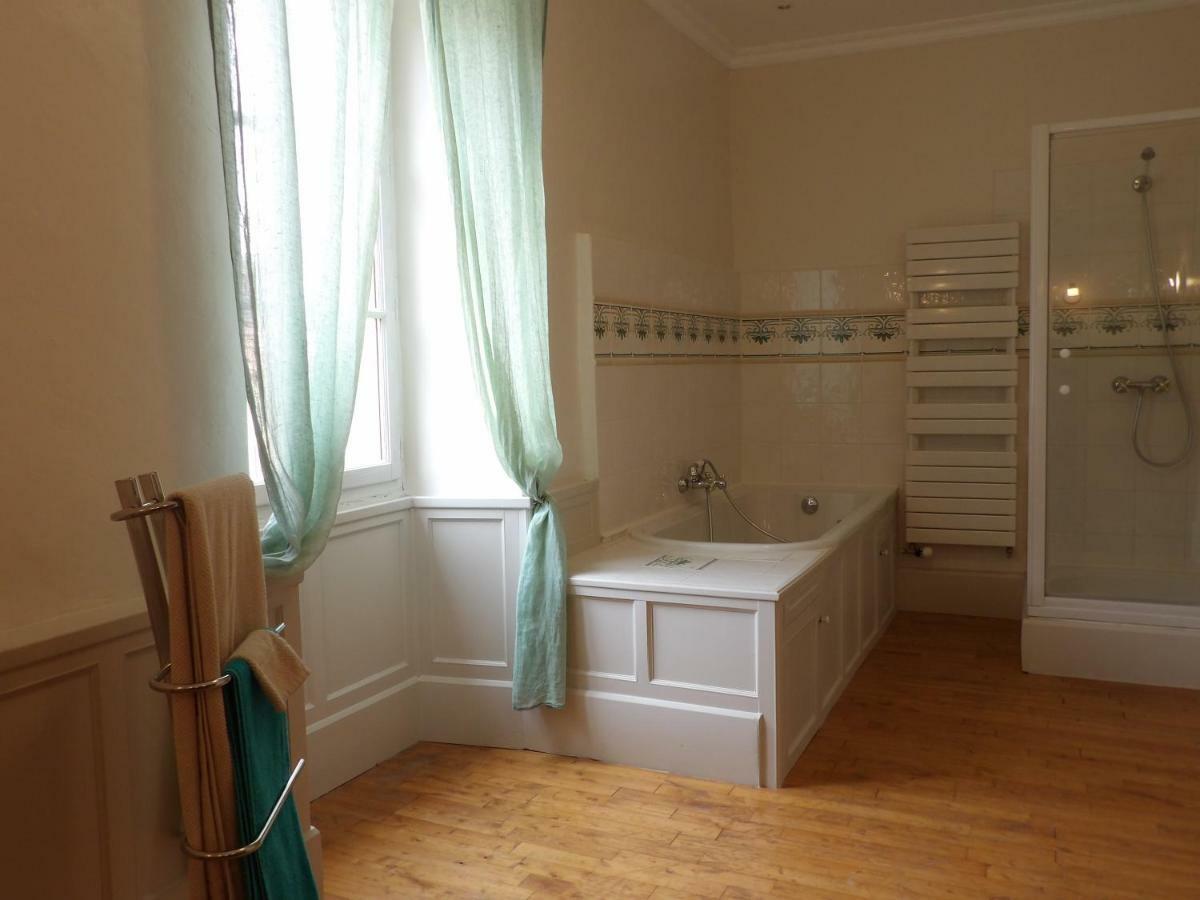 Au Pays De Jacquou : Chambre D'Hotes Et Table D'Hotes Fossemagne Eksteriør billede